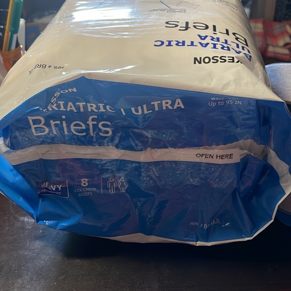 McKesson Bariatric Ultra Adult Diapers Briefs with Tabs, Maximum Absorbency 3X - Picture 3 of 3
